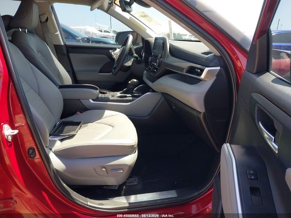 2022 TOYOTA HIGHLANDER XLE