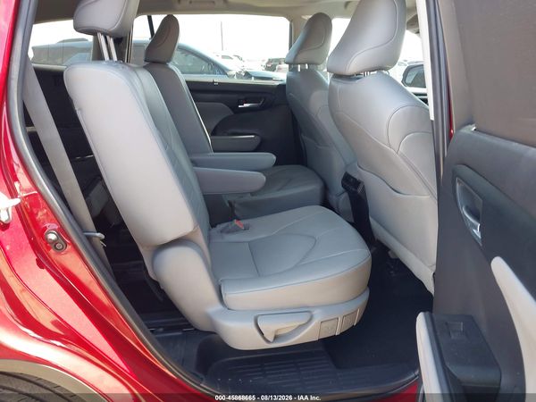 2022 TOYOTA HIGHLANDER XLE