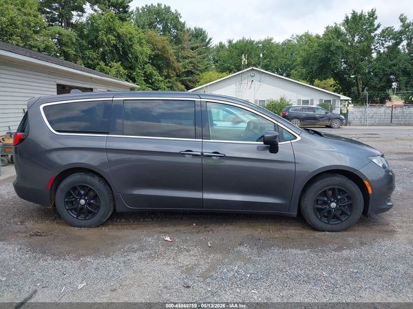 2020 CHRYSLER VOYAGER LX