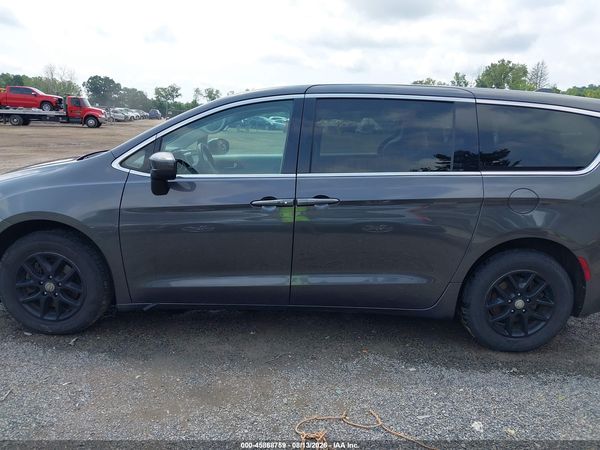 2020 CHRYSLER VOYAGER LX