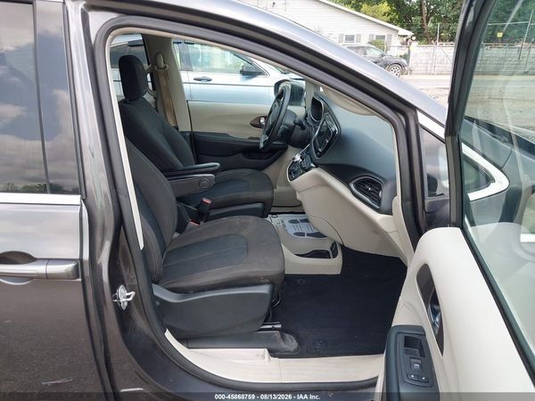 2020 CHRYSLER VOYAGER LX