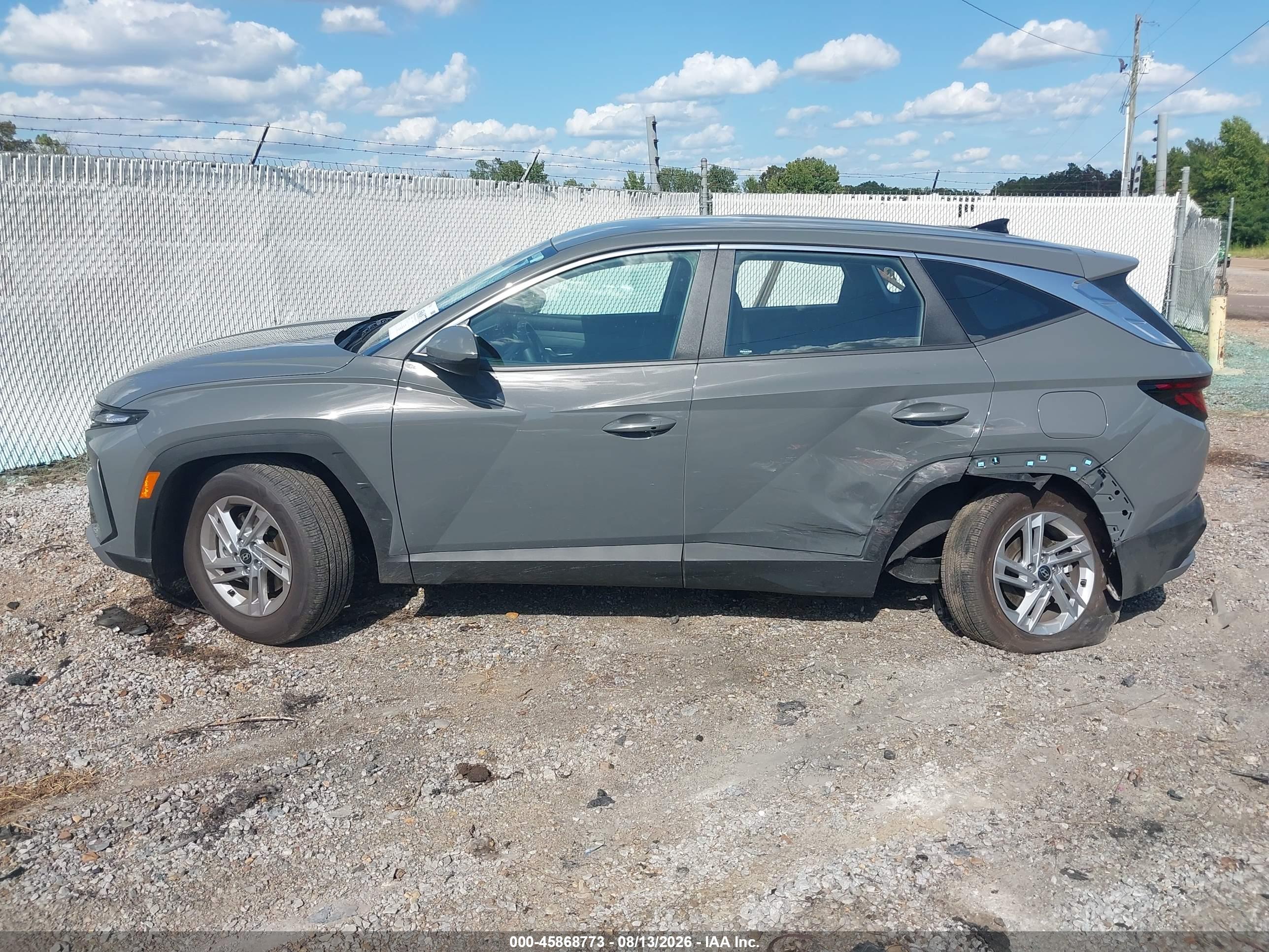 2026 HYUNDAI TUCSON SE