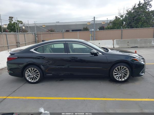 2019 LEXUS ES 300H LUXURY