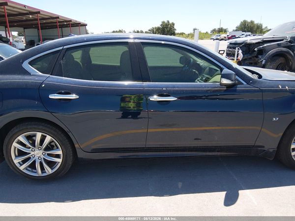 2017 INFINITI Q70 3.7X
