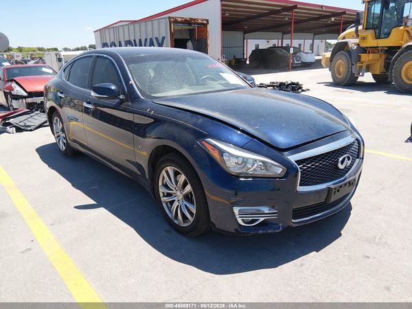 2017 INFINITI Q70 3.7X