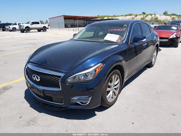 2017 INFINITI Q70 3.7X