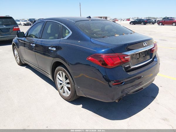 2017 INFINITI Q70 3.7X