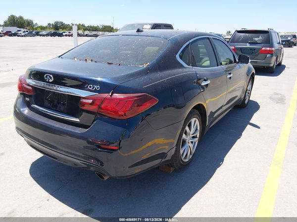 2017 INFINITI Q70 3.7X
