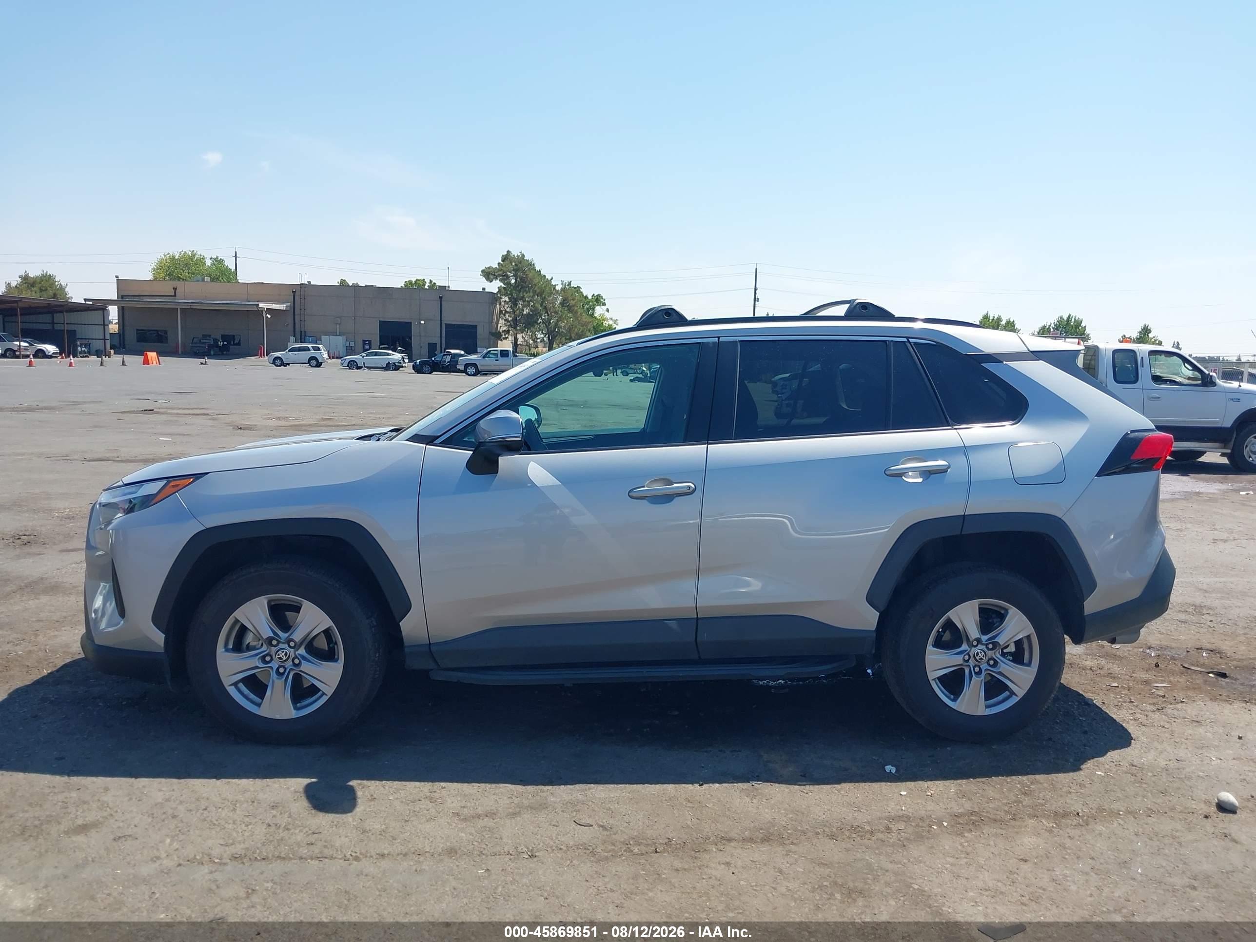 2022 TOYOTA RAV4 XLE
