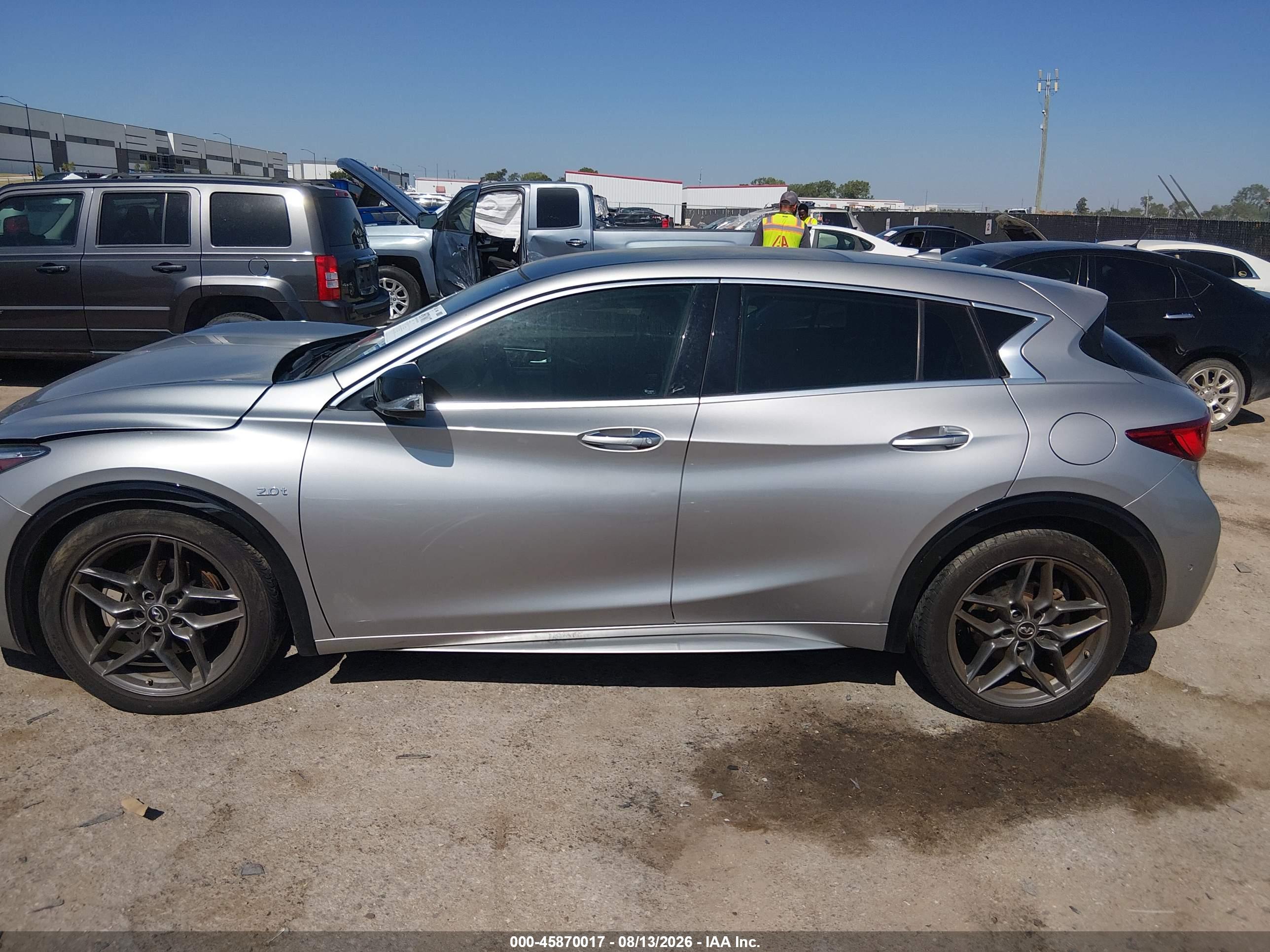 2017 INFINITI QX30 SPORT