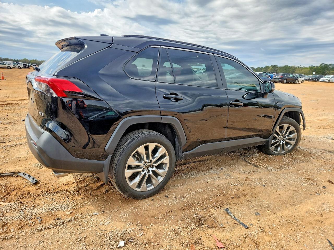 2022 TOYOTA RAV4 XLE Premium