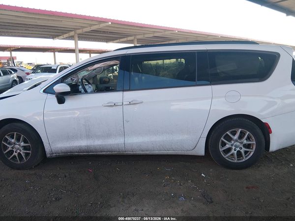 2020 CHRYSLER VOYAGER