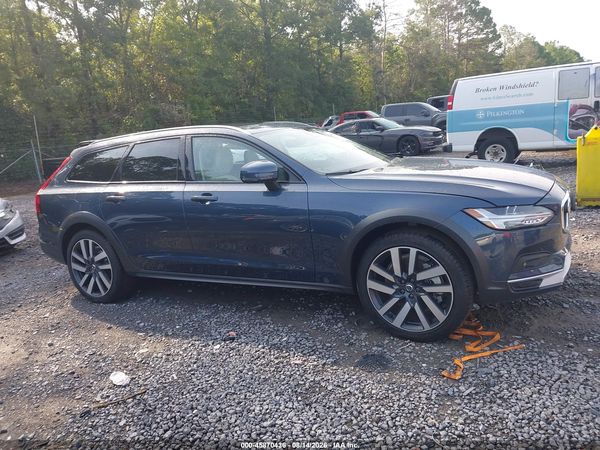 2025 VOLVO V90 CROSS COUNTRY