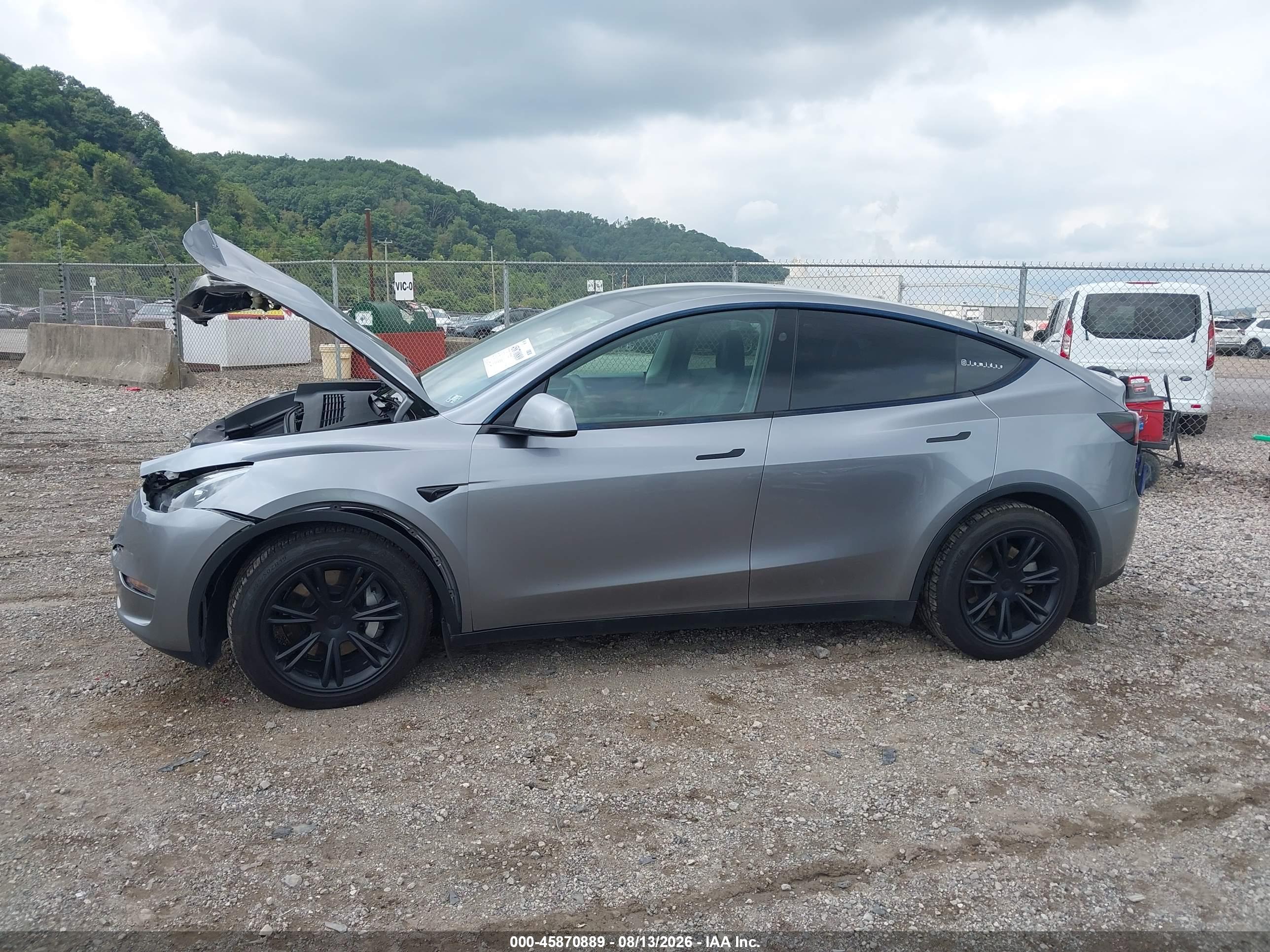 2024 TESLA MODEL Y