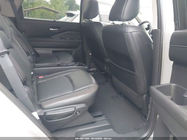 2023 NISSAN PATHFINDER SL 4WD — I8