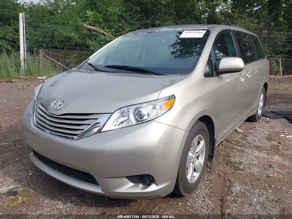 2017 TOYOTA SIENNA — I2