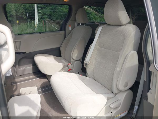 2017 TOYOTA SIENNA LE 8 PASSENGER — I8