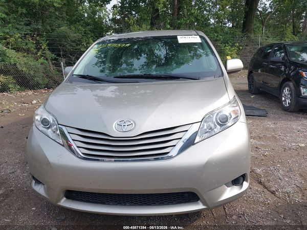 2017 TOYOTA SIENNA LE 8 PASSENGER — I115