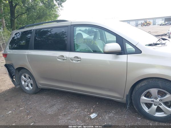 2017 TOYOTA SIENNA LE 8 PASSENGER — I116