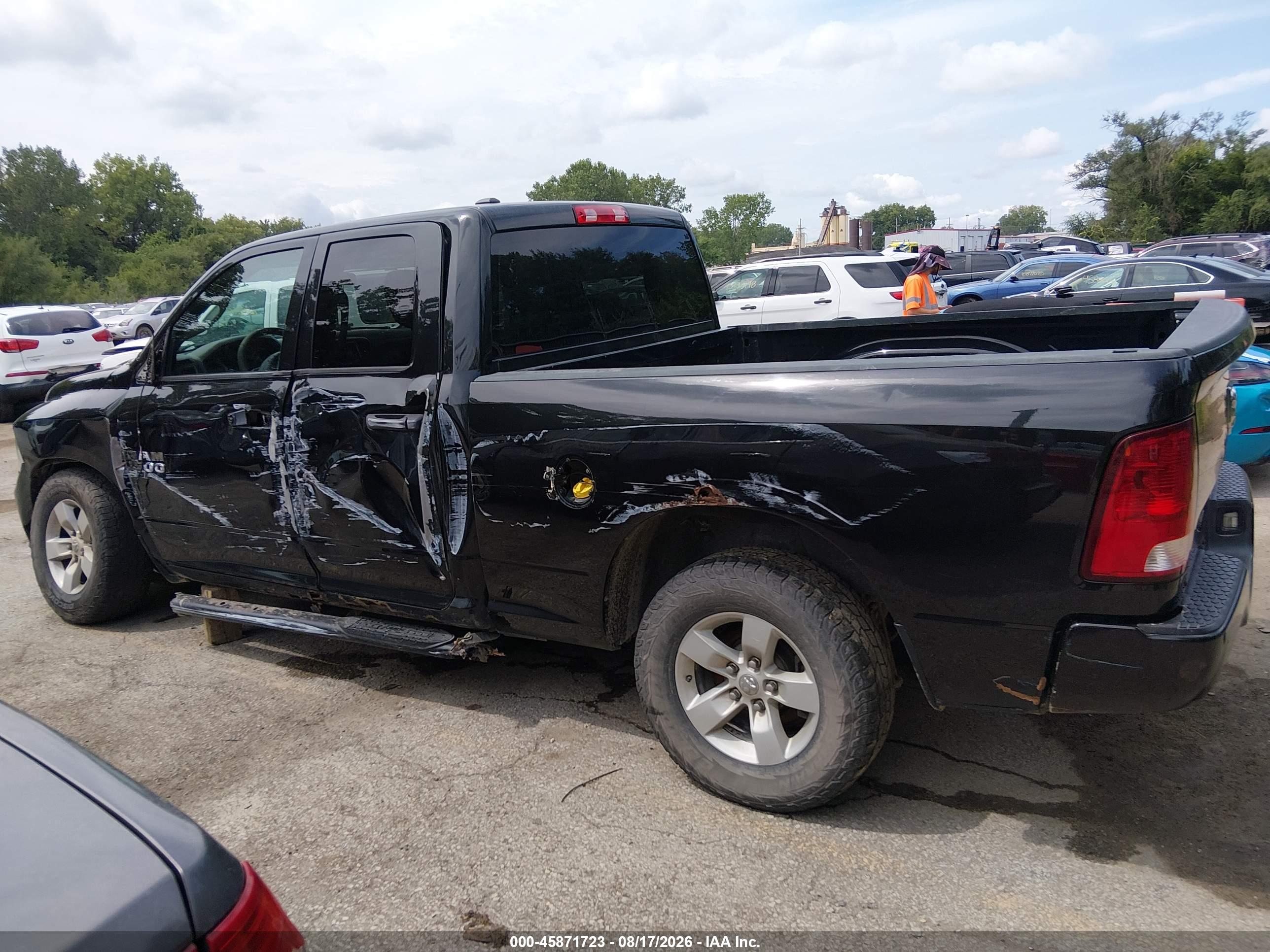 2017 RAM 1500 EXPRESS  4X4 6'4 BOX