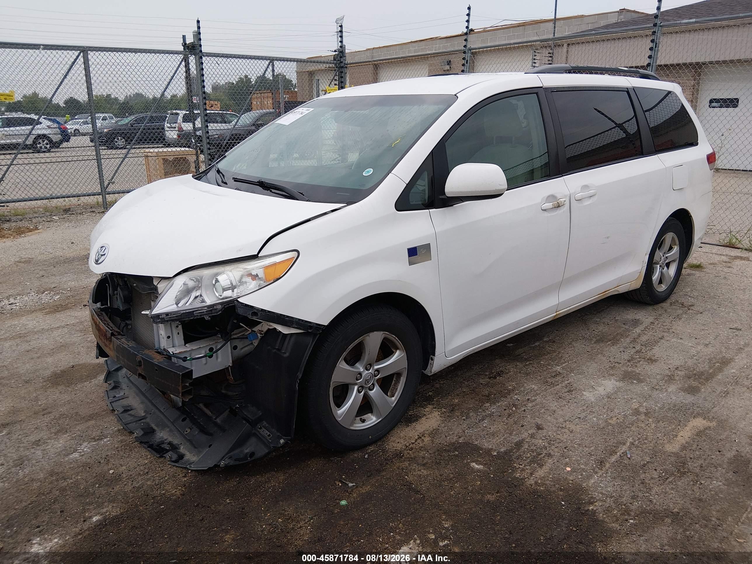 2013 TOYOTA SIENNA LE V6 8 PASSENGER — I2