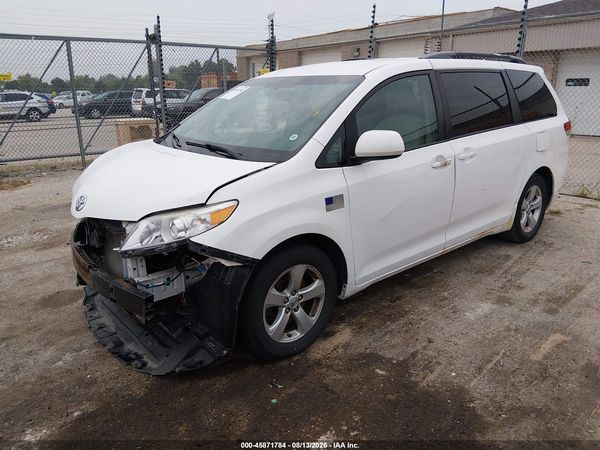 2013 TOYOTA SIENNA — I2