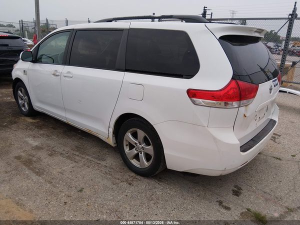 2013 TOYOTA SIENNA LE V6 8 PASSENGER — I3
