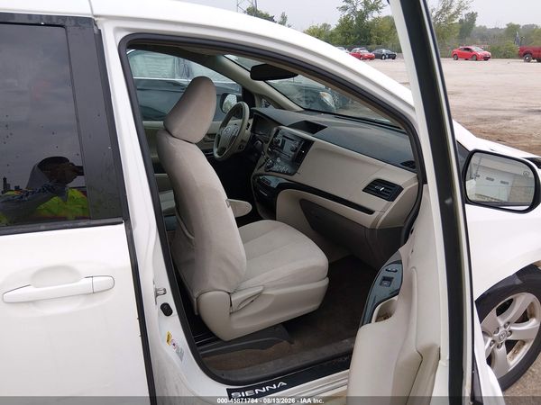 2013 TOYOTA SIENNA LE V6 8 PASSENGER — I5