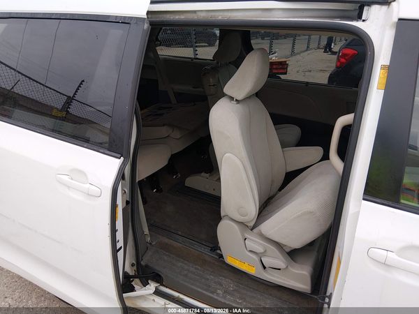 2013 TOYOTA SIENNA LE V6 8 PASSENGER — I8