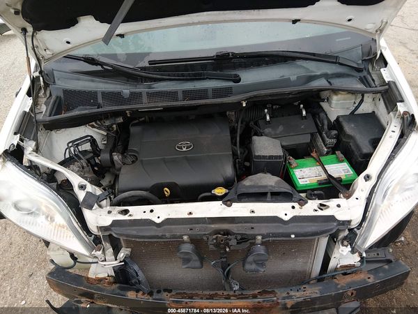 2013 TOYOTA SIENNA LE V6 8 PASSENGER — I10