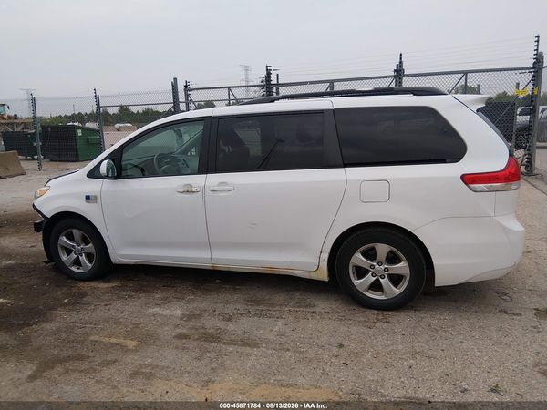 2013 TOYOTA SIENNA LE V6 8 PASSENGER — I117
