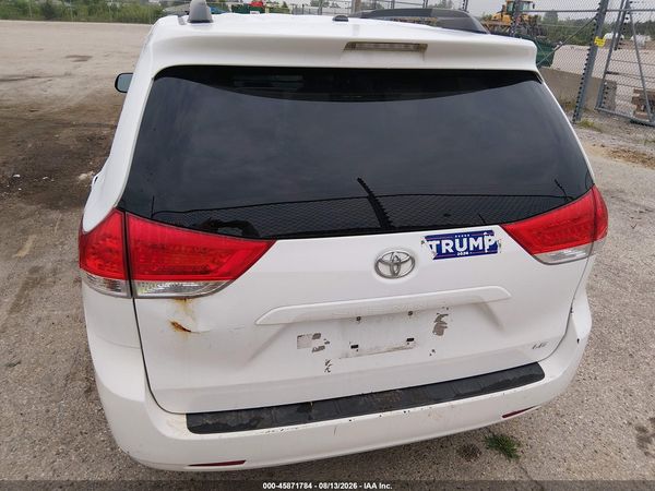 2013 TOYOTA SIENNA LE V6 8 PASSENGER — I119