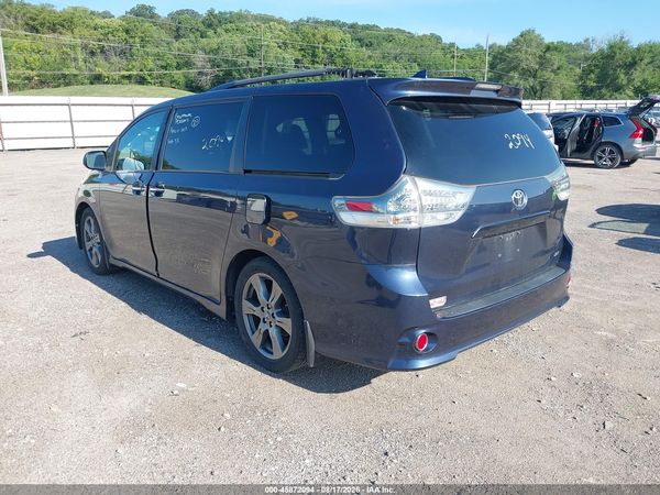 2018 TOYOTA SIENNA SE PREMIUM 8 PASSENGER — I3