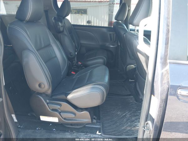 2018 TOYOTA SIENNA SE PREMIUM 8 PASSENGER — I8