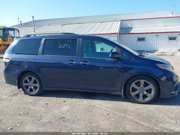 2018 TOYOTA SIENNA SE PREMIUM 8 PASSENGER — I116