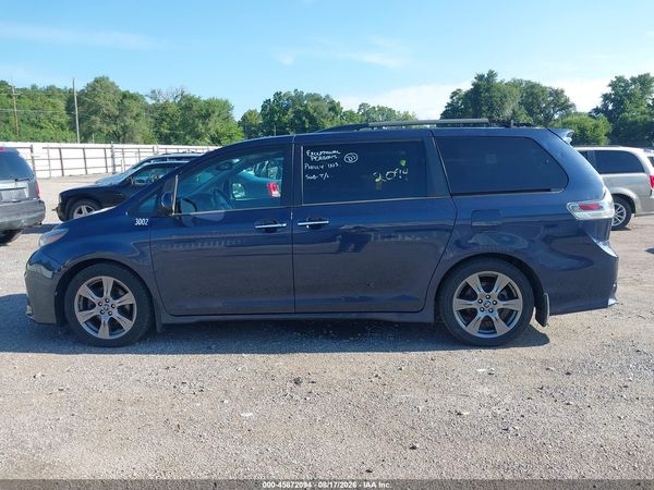 2018 TOYOTA SIENNA SE PREMIUM 8 PASSENGER — I117