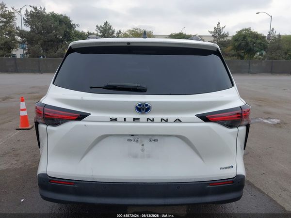 2021 TOYOTA SIENNA XLE