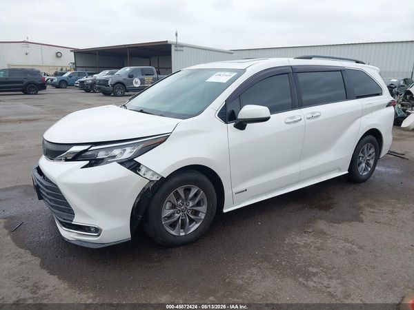 2021 TOYOTA SIENNA XLE