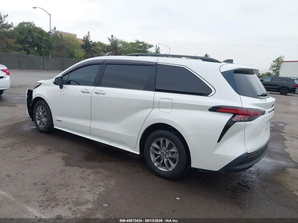 2021 TOYOTA SIENNA XLE