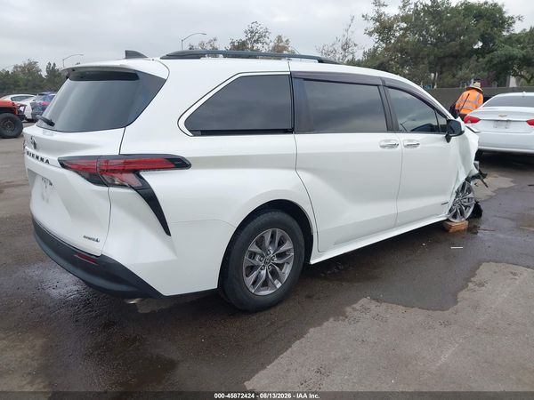2021 TOYOTA SIENNA XLE