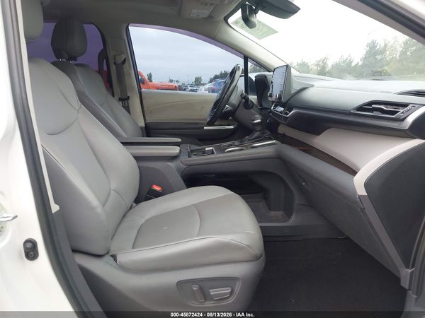 2021 TOYOTA SIENNA XLE