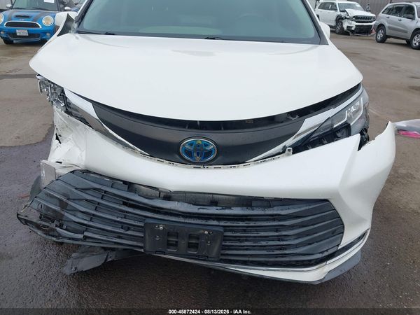 2021 TOYOTA SIENNA XLE