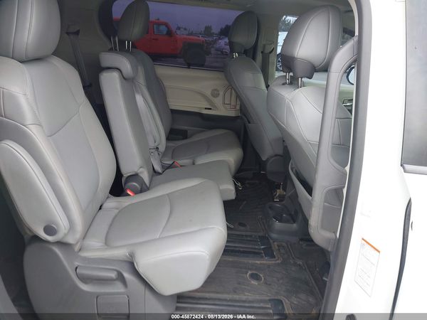 2021 TOYOTA SIENNA XLE