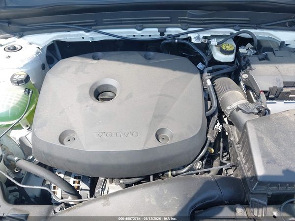 2020 VOLVO XC40 T5 MOMENTUM
