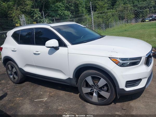 2020 VOLVO XC40 T5 MOMENTUM