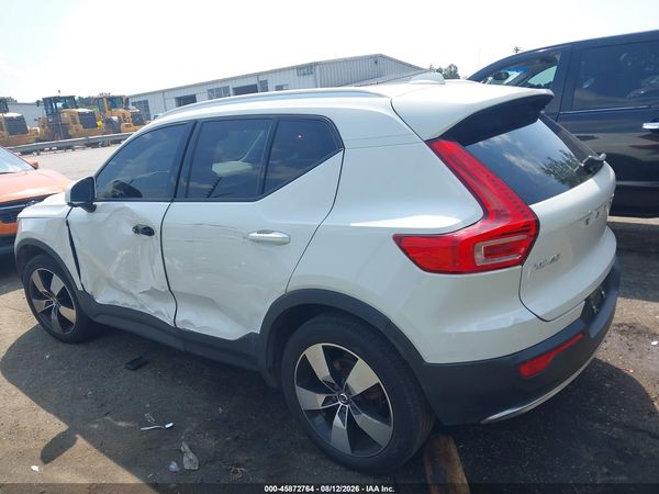 2020 VOLVO XC40