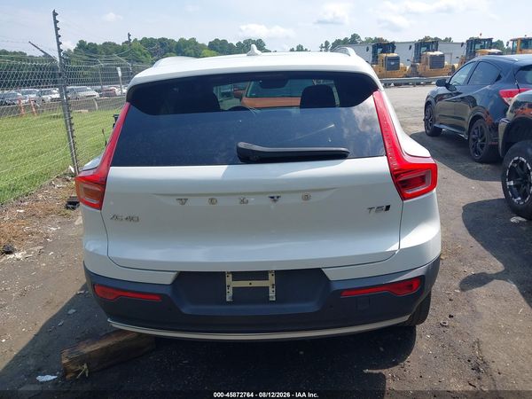 2020 VOLVO XC40 T5 MOMENTUM