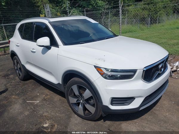 2020 VOLVO XC40 T5 MOMENTUM