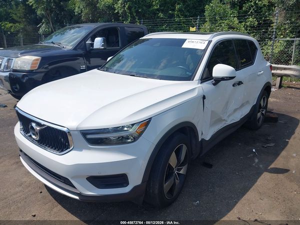 2020 VOLVO XC40 T5 MOMENTUM