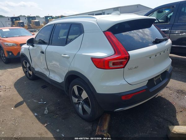 2020 VOLVO XC40 T5 MOMENTUM